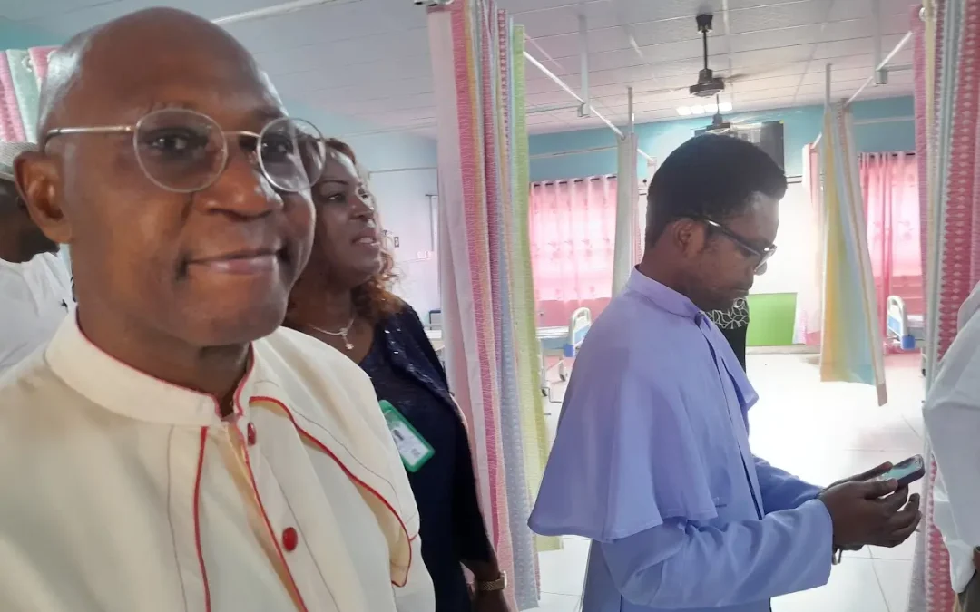 Msgr. Prof. Obiora Ike Applauds Onodugo Family’s Renovation of UNTH Female Medical Ward